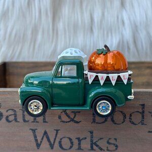 Bath And Body Works Wallflower Plug with Scent Control Fall Pumpkin Truck (NEW)